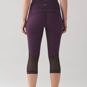 Sz8 Lululemon Gear up Crop 17” in polar pink/ black. EUC